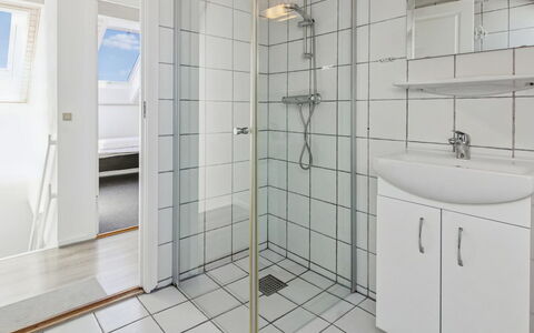 Majvi - 2.3Km from the Sea: Flooring, Floor, Interior Design, Ceiling, Plumbing Fixture, Composite Material, Plumbing, Room, Bathroom, Apartment