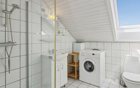 Majvi - 2.3Km from the Sea: Flooring, Floor, Interior Design, Ceiling, Plumbing Fixture, Plumbing, Room, Sink, Tap, Tile