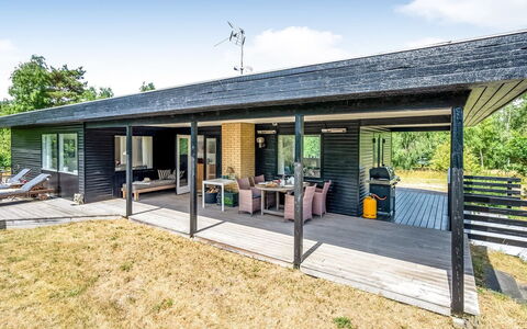 Tabetha - 800M from the Sea: Cottage, Shade, Landscaping, Porch, Hardwood, Siding, Farmhouse, Garden Buildings, Outdoor Structure, Plank