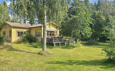 Merenkurkku: Grass, House, Shrub, Home, Cottage, Land Lot, Rural Area, Garden, Estate