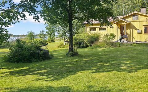 Merenkurkku: Grass, Green, Shrub, Grassland, Land Lot, Garden, Cottage, Rural Area, Lawn