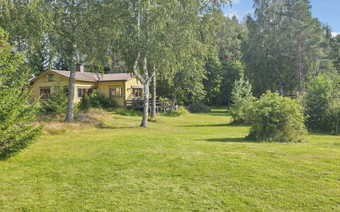 Merenkurkku: Grass, Tree, Green, Grassland, Shrub, Land Lot, Rural Area, Cottage, Garden