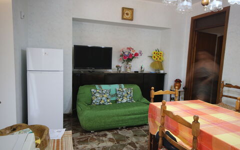 Il Paradiso tra Gli Ulivi: Furniture, Interior Design, Flooring, Floor, Wood, Room, Table, Lighting, Living Room, Ceiling