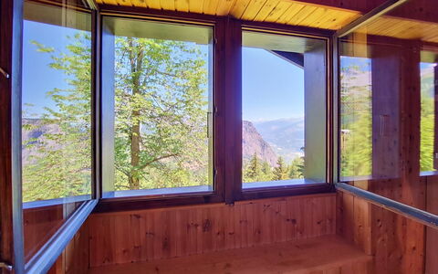 Le Mayen D'Ovronnaz: Wood, Hardwood, Wood Stain, Glass, Plank, Daylighting, Eco Hotel, Plywood, Balcony, Varnish