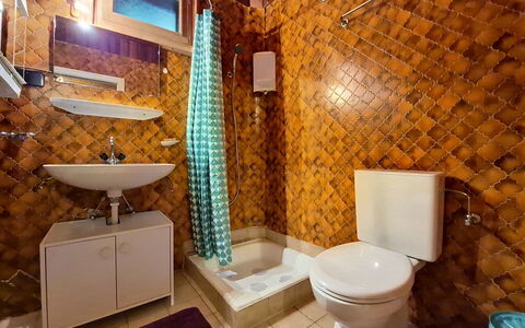 Le Mayen D'Ovronnaz: Interior Design, Flooring, Plumbing Fixture, Wood, Floor, Bathroom, Plumbing, Toilet Seat, Sink, Room