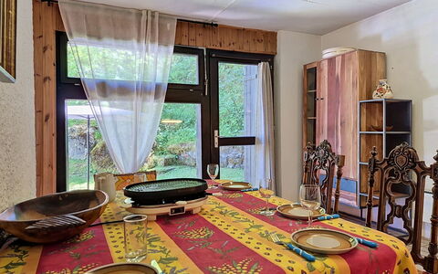 Le Mayen D'Ovronnaz: Furniture, Interior Design, Wood, Flooring, Textile, Room, Table, Floor, Lighting, Dining Room