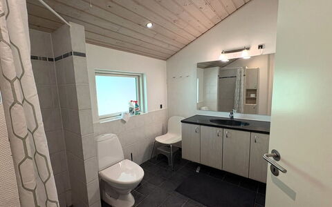 Veljan - 300M from the Sea: Plumbing Fixture, Flooring, Floor, Interior Design, Sink, Wood, Ceiling, Bathroom, Bathroom Sink, Tap