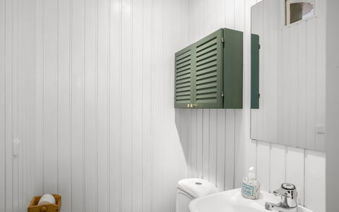 Ruka - 600M from the Sea: Plumbing Fixture, Interior Design, Bathroom, Ceiling, Flooring, Sink, Floor, Tap, Plumbing, Bathroom Cabinet