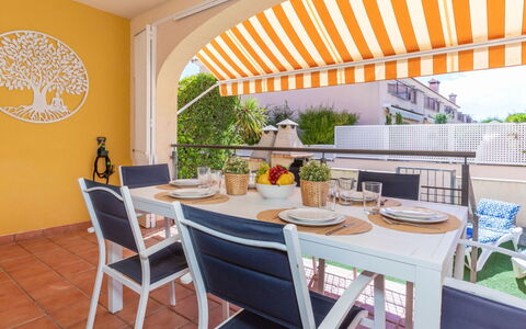 Cristina: Apartment, Condominium, Mixed-Use, Hotel, Balcony