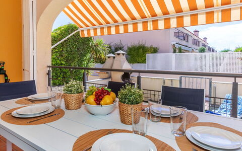 Cristina: Apartment, Condominium, Mixed-Use, Hotel, Balcony