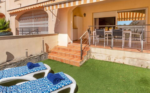 Cristina: Apartment, Condominium, Mixed-Use, Hotel, Balcony