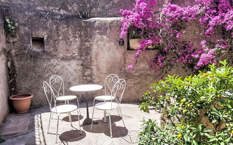 Casa Memmi Mouriès: Apartment, Condominium, Mixed-Use, Hotel, Balcony