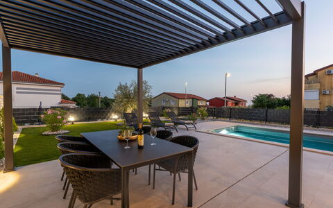 Villa Angelus: Apartment, Condominium, Mixed-Use, Hotel, Balcony