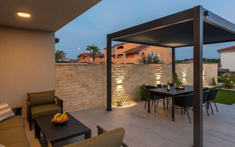 Villa Angelus: Apartment, Condominium, Mixed-Use, Hotel, Balcony