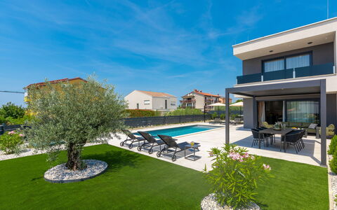 Villa Angelus: Apartment, Condominium, Mixed-Use, Hotel, Balcony
