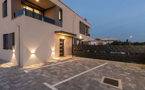 Villa Angelus: Apartment, Condominium, Mixed-Use, Hotel, Balcony