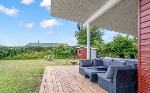 Apsolon - 100M from the Sea: Wood, Home, Land Lot, Porch, Roof, Composite Material, Cottage, Deck, Hardwood, Plank