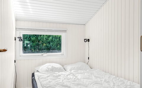 Esalina - 800M from the Sea: Wood, Flooring, Floor, Bedroom, Home, Ceiling, Bedding, Bed, Plank, Bed Sheet