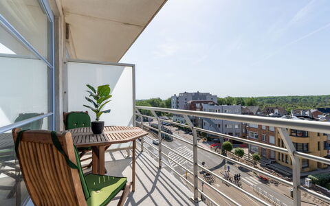 Residentie Casa Nova: Apartment, Balcony, Residential Area, Urban Design, Condominium, Handrail, Shade, Daylighting, Deck