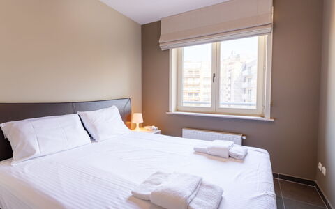 Residentie Casa Nova: Bed, Interior Design, Bedroom, Bed Sheet, Bedding, Floor, Linens, Apartment, Room, Home