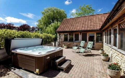 The Old Piggery at Rusty Lane Farm: Swimming Pool, Furniture, Bathtub, Resort, Eco Hotel, Outdoor Furniture, Shade, Jacuzzi, Yard