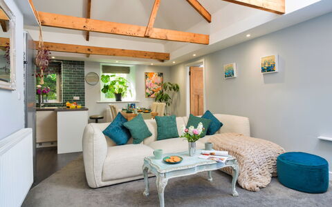 Leetor: Furniture, Interior Design, Couch, Wall, Flooring, Room, Ceiling, Wood, Floor, Living Room