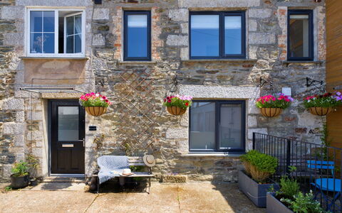 Leetor: Flowerpot, Door, Houseplant, Stone Wall, Balcony, Floristry, Home Door