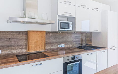 E Follicie: Countertop, Kitchen, Cabinetry, Flooring, Kitchen Appliance, Wood, Interior Design, Major Appliance, Floor, Home