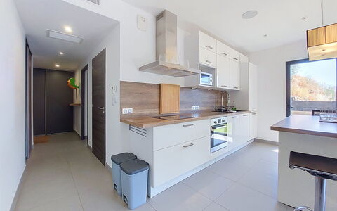 E Follicie: Interior Design, Flooring, Wood, Floor, Furniture, Ceiling, Countertop, Cabinetry, Room, Kitchen
