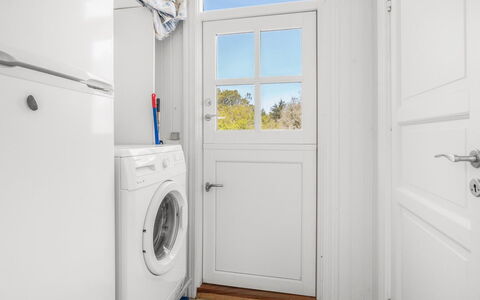 Inan - 800M from the Sea: Washing Machine, Flooring, Wood, Floor, Laundry Room, Major Appliance, Clothes Dryer, Door, Room, Wood Flooring