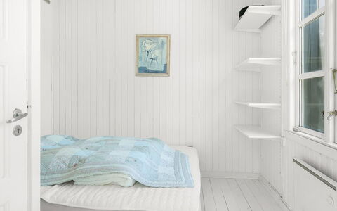 Inan - 800M from the Sea: Wood, Flooring, Floor, Interior Design, Ceiling, Bedroom, Room, Home, Bed, Bedding