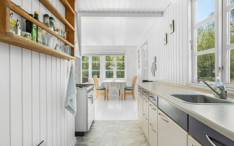 Inan - 800M from the Sea: Flooring, Wood, Kitchen, Interior Design, Floor, Ceiling, Home, Countertop, Wood Flooring, Cabinetry