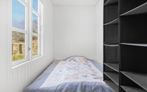 Inan - 800M from the Sea: Wood, Floor, Bedroom, Flooring, Bed, Room, Bed Sheet, Bedding, Bed Frame, Dormitory