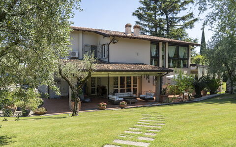 Villa El Perlè, Padenghe sul Garda: Home, House, Residential Area, Garden, Estate, Farmhouse, Cottage, Lawn, Hacienda, Villa