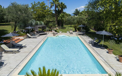 Villa El Perlè, Padenghe sul Garda: Swimming Pool, Water, Outdoor Furniture, Resort, Sunlounger, Umbrella, Furniture, Thermae, Eco Hotel, Water Feature