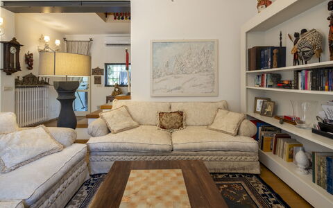 Villa El Perlè, Padenghe sul Garda: Furniture, Interior Design, Couch, Flooring, Wall, Floor, Wood, Living Room, Room, Ceiling