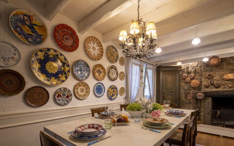 Villa El Perlè, Padenghe sul Garda: Furniture, Interior Design, Ceiling, Table, Tableware, Dining Room, Porcelain, Lighting, Light Fixture, Serveware