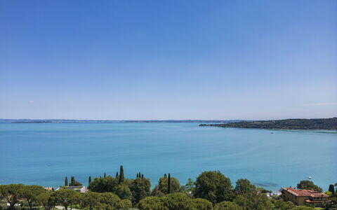 Villa El Perlè, Padenghe sul Garda: Blue, Water, Body Of Water, Daytime, Horizon, Coastal And Oceanic Landforms, Sea, Summer, Ocean, Coast
