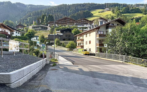 Zell am See 79: Building, House, Residential Area, Neighbourhood, Home, Human Settlement, Urban Design, Thoroughfare, Suburb, Village