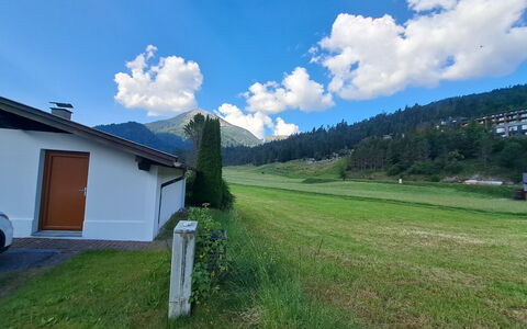 Achenkirch 622: Grass, Mountainous Landforms, Mountain, Hill, House, Highland, Grassland, Landscape, Rural Area, Plain