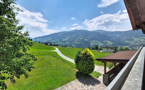 Ferienhaus Dinkl: Mountainous Landforms, Hill, Mountain, Highland, Landscape, Mountain Range, Land Lot, Hill Station, Lawn, Valley