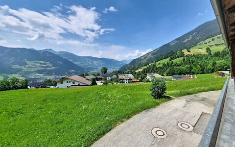 Ferienhaus Dinkl: Mountainous Landforms, Mountain, Hill, Cloud, Highland, Mountain Range, Landscape, Hill Station, Rural Area, Valley