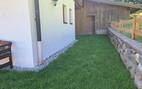Grub: Lawn, Garden, Backyard, Yard, Landscaping, Artificial Turf, Walkway, Courtyard, Farmhouse