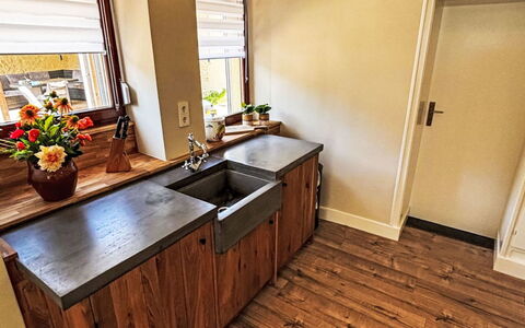 Eifelhuis im Salmtal: Flooring, Wood, Wood Flooring, Countertop, Floor, Cabinetry, Kitchen, Kitchen Sink, Furniture, Interior Design