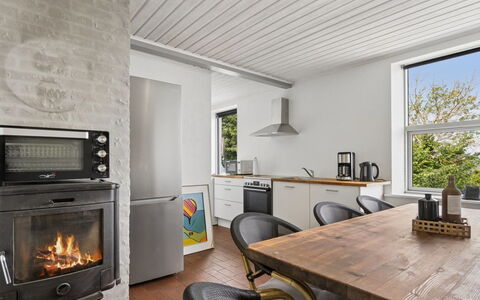 Görel - 250M from the Sea: Wood, Home Appliance, Interior Design, Ceiling, Kitchen Appliance, Kitchen, Flooring, Furniture, Lighting, Stove