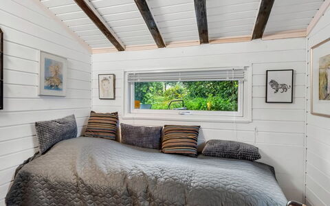 Unto - 6Km from the Sea: Wood, Interior Design, Ceiling, Floor, Flooring, Home, Bedroom, Room, Bed, Linens