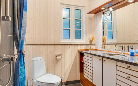 Unto - 6Km from the Sea: Plumbing Fixture, Wood, Flooring, Interior Design, Sink, Bathroom, Floor, Tap, Bathroom Sink, Bathroom Cabinet
