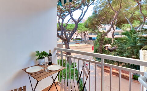 Cannes: Porch, Outdoor Furniture, Balcony, Shade, Wood Stain, Outdoor Table, Chair, Houseplant, Fence