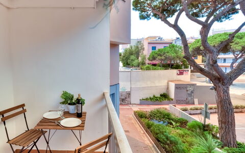 Cannes: Apartment, Residential Area, Urban Design, Balcony, Condominium, Shade, Courtyard