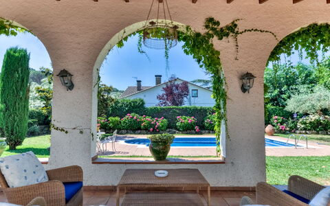Quietud: Architecture, Shrub, Garden, Arch, Home, Estate, Hacienda, Flowerpot, Shade